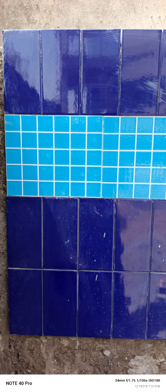 Carreaux de piscine — bleu profond